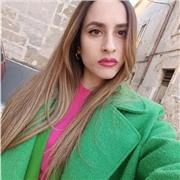 Laureata in scienze filosofiche con voto 110/110 Impartisce lezioni di storia e filosofia